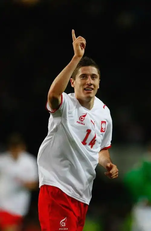 波兰球星罗伯特99莱万多夫斯基图片