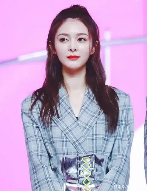 作为火箭少女101当中的人气成员,傅菁在创造101节目播出时就获取了一