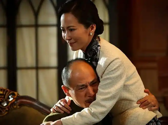 俞飞鸿《东方战场》旗袍剧照