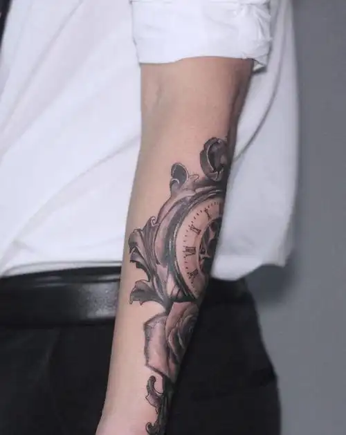 玫瑰时钟纹身图片_手臂欧美写实纹身图案