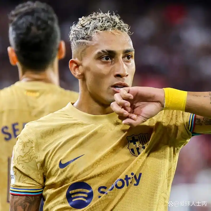 曼城8000万挖角德容,拉菲尼亚回归英超,法蒂拒绝离开巴萨