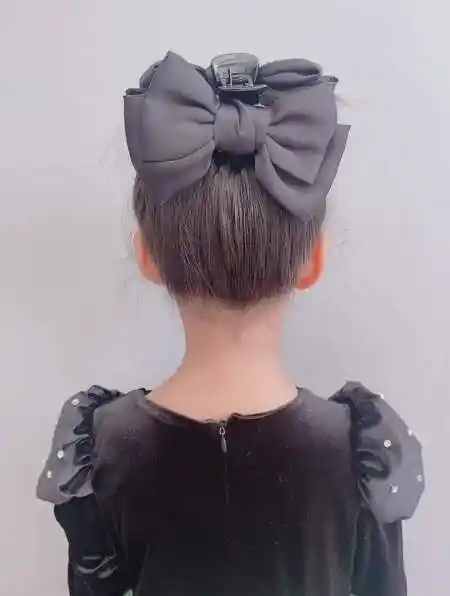 最近很火的在逃公主发型 一分钟就能搞定 可以扎亲子款哦-度小视