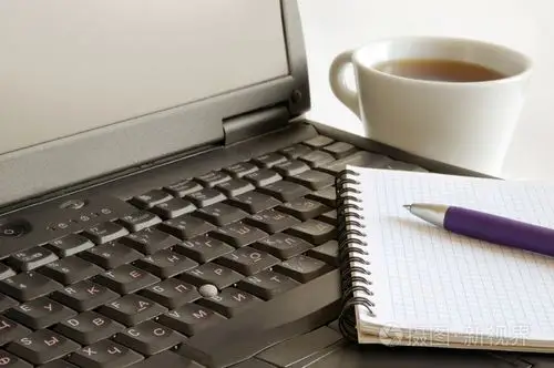 在笔记本电脑上工作