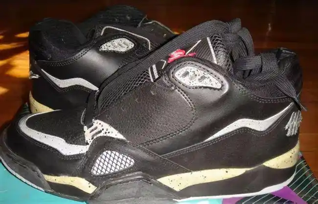 还记得么隐匿的magic系列魔术师约翰逊的签名战靴