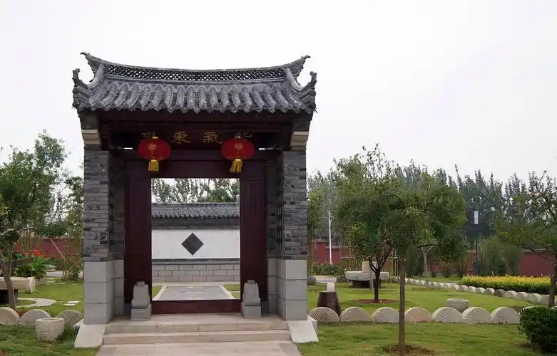 有院子的房屋用围墙围住,可使其生气不外泄,再开一个吉利的门楼收纳