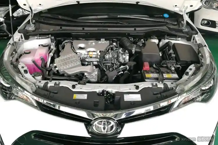 丰田雷凌发动机舱