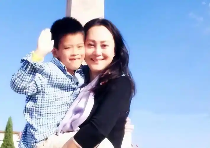 宋佳的一生可谓是精彩非凡,经历诸多的事情,却依旧取得了成功.