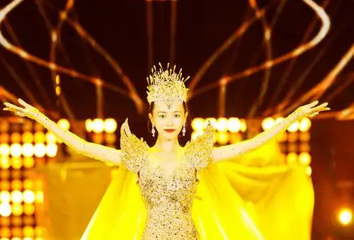 刘亦菲赵丽颖刘诗诗唐嫣等金光闪闪的历届金鹰女神属她造型最美