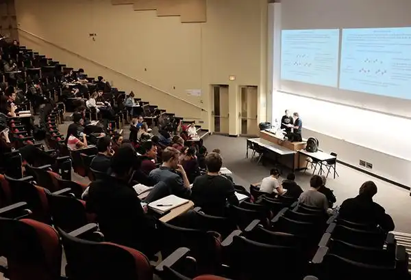 学生在美国的一节课