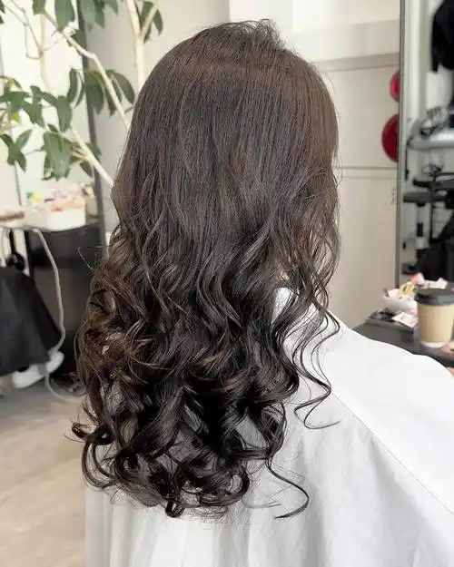 最美女发来袭:长发耳下大卷烫发,优雅时尚尽显气质|卷发|发型|妆容