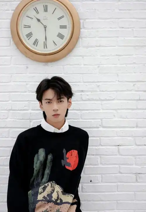 00后男星吴承泽送外卖,为9块配送费深夜跑长途,车没电步行8公里