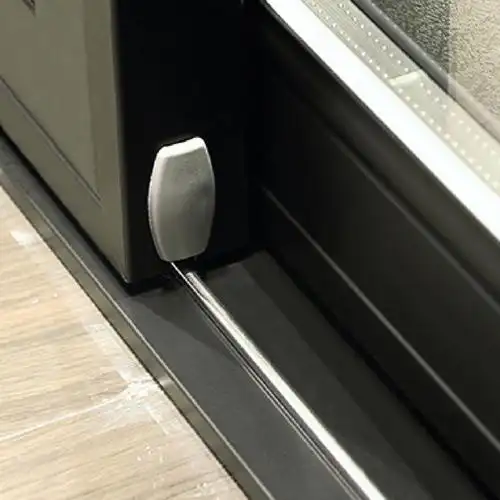 99先从门框的型材入手:96铝镁合金:主要元素是铝,再掺入少量的镁