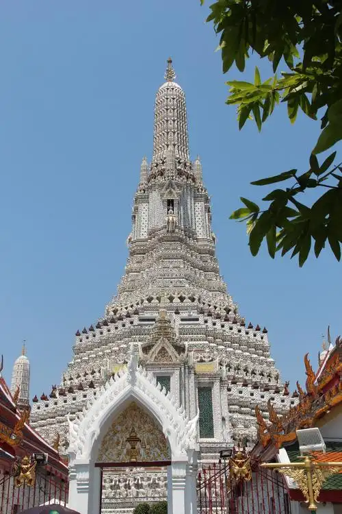 【携程攻略】曼谷郑王庙景点,本来没打算去,坐了蓝色旗子的船,误打误