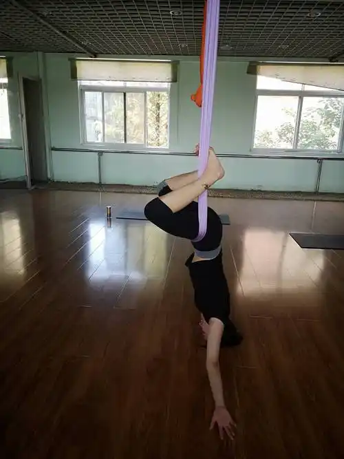 【瑜·美人瑜伽培训学院】——空中体式