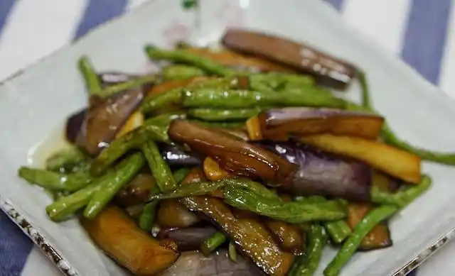 豆角烧茄子 一道比肉还好吃的家常素菜