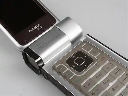 全镜面外盖 诺基亚翻盖智能机n93i图赏(6)_手机_科技时代_新浪网