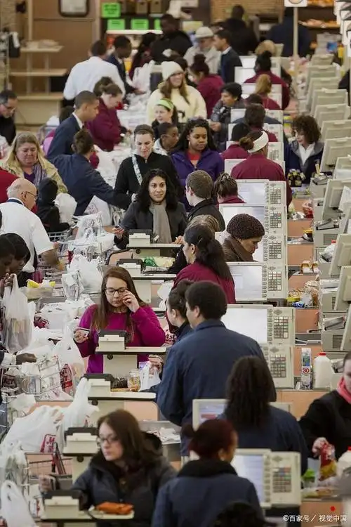 另一方面,劳动力供给修复乏力,使得劳务市场的供给端存在不足的问题