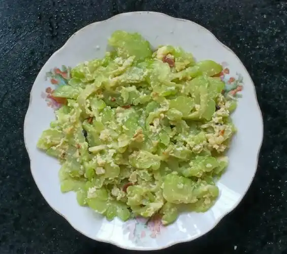 苦瓜炒鸡蛋一道甘甜爽口而又简单快18的家