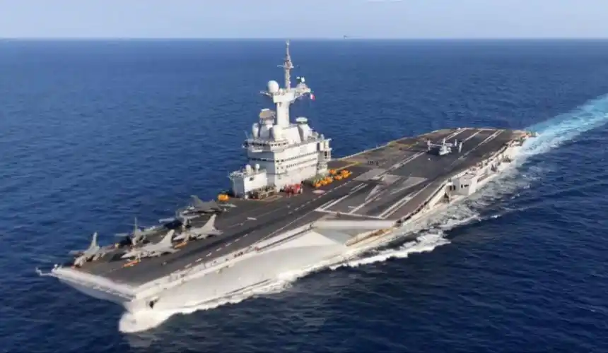 高卢雄鸡的蓝海梦——戴高乐号航空母舰