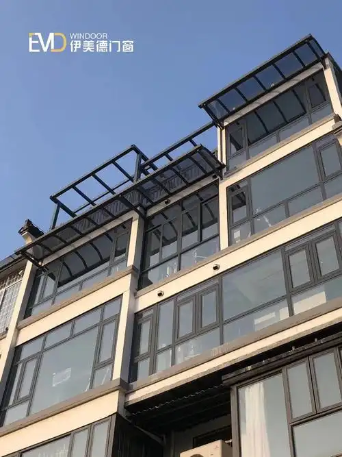 助力美丽乡村建设数不清的别墅装上了伊美德铝合金门窗