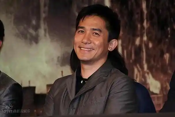 回顾事实证明61岁久居日本的梁朝伟已经走上了另一条大道