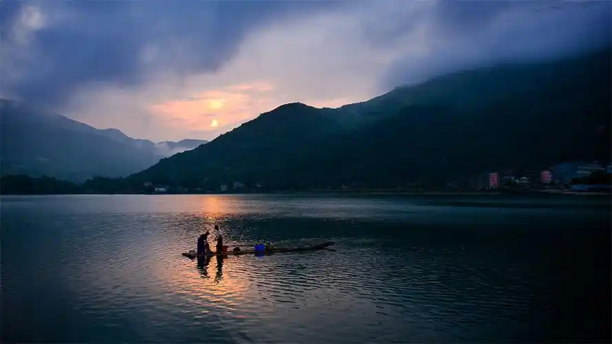 浙江瑞安寨寮溪舟行明镜中