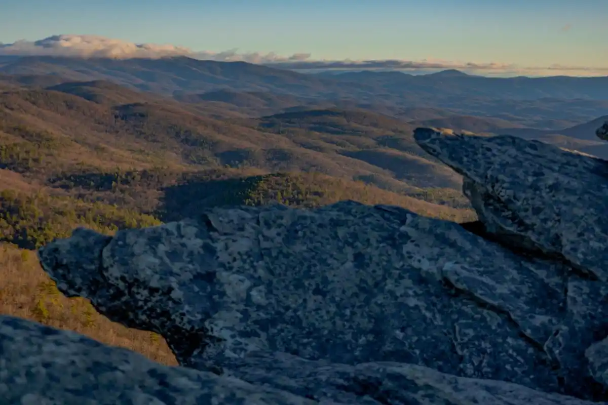阿巴拉契亚山脉,是一座宛如诗意般的自然奇观,它傲然屹立在大地之上