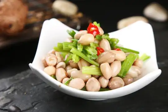 芹菜花生米图片