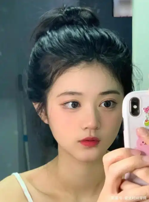 这款胎毛刘海 适合任何脸型, 不仅显发量还修饰发际线.