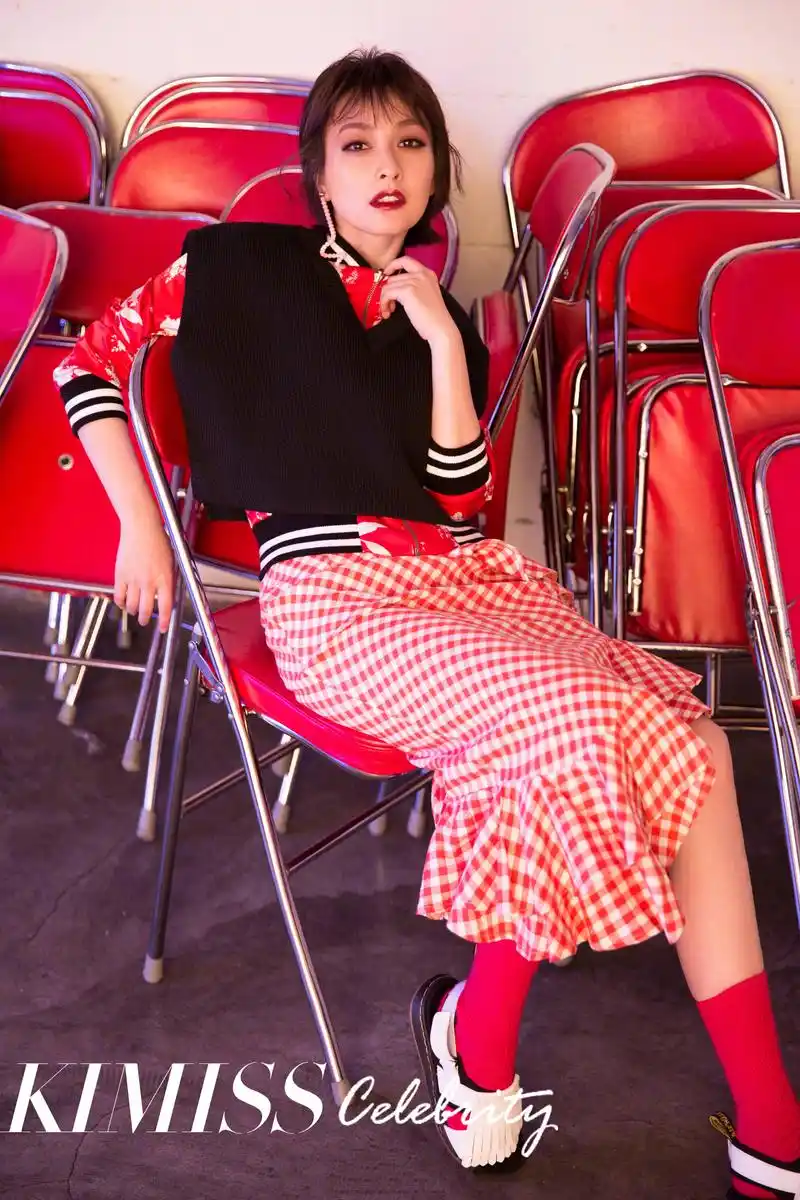 吴昕一组杂志大片,时尚开挂美的不像话!