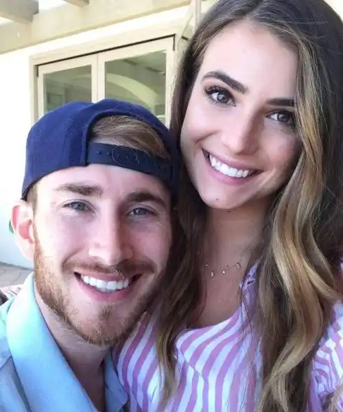 1,艾尔-霍福德的妻子:艾米莉-维嘉