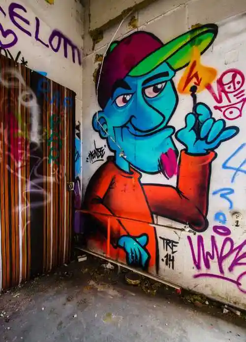 墙壁上的卡通人物涂鸦