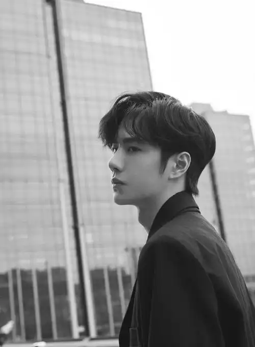 喜欢一些黑白氛围感#王一博