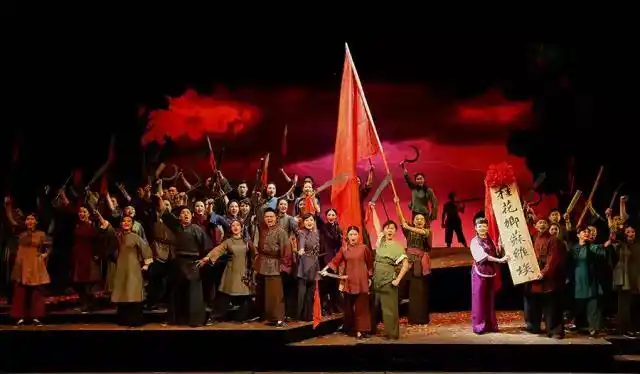 家国事跌宕起伏,演绎红色风云桂花调九曲回肠,唱尽爱恨情仇