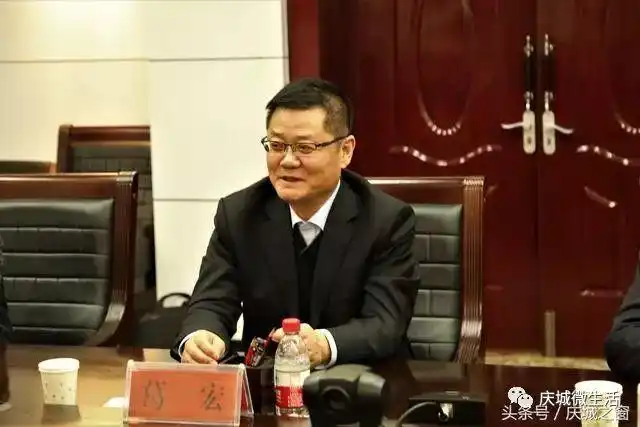 庆城县委书记葛宏主持座谈会县长梁世刚介绍庆城县发展概况葛宏和