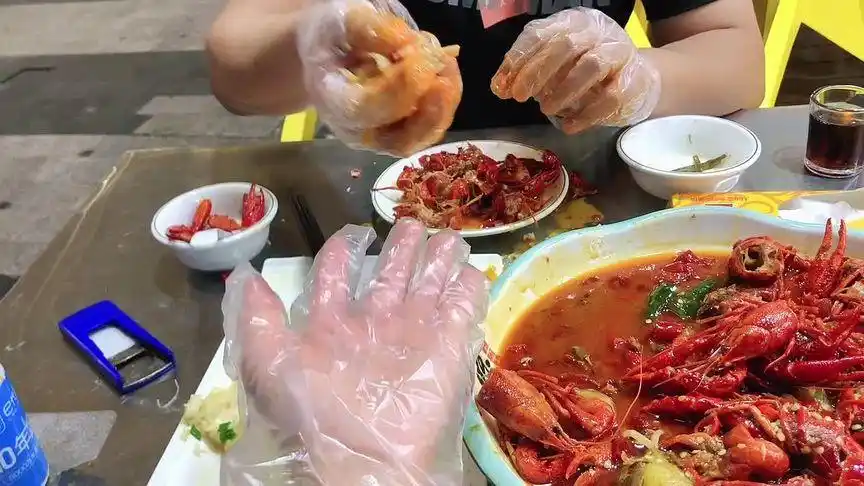 男朋友剥虾 #小龙虾
