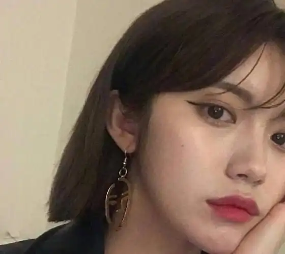 空气刘海洗头发后怎么分?