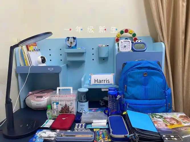 一年级新生开学整理书包