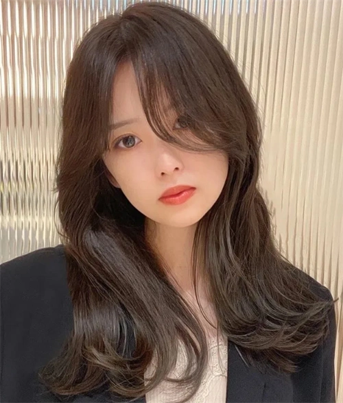 "s"卷外翻发型 方脸圆脸修容发型_发型脸型 - 美发站