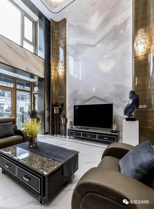 大理石挑高背景墙,中空客厅设计的必要元素