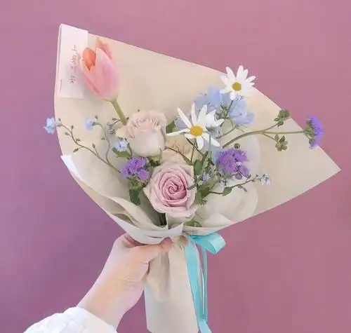 鲜花花束(鲜花花束图片高档)