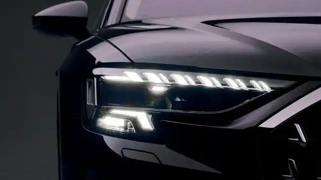 2022款奥迪a8智能矩阵大灯展示