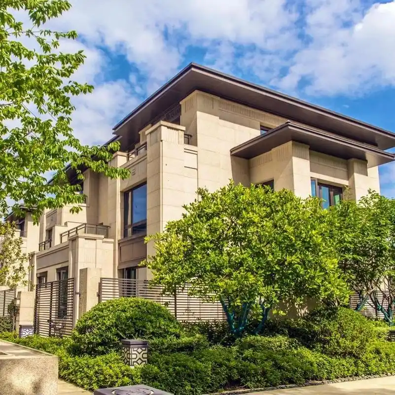 武汉别墅 金银湖现房别墅 万科物业 带下沉式庭院 干挂石材 铝板屋顶