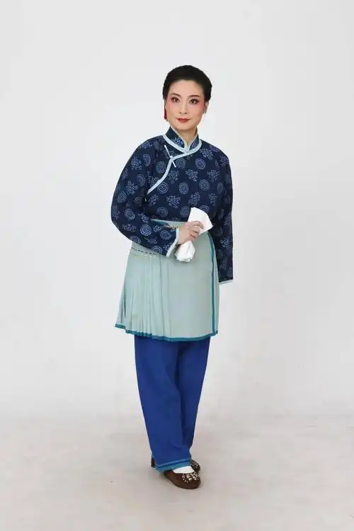 田慧(饰演阿庆嫂)国家二级演员,工梅派青衣.