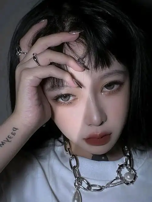 超a酷妹哑光深邃～小烟熏眼妆