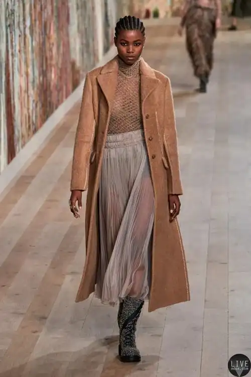 重释刺绣意义华丽又诗意dior2021秋冬女装高订秀