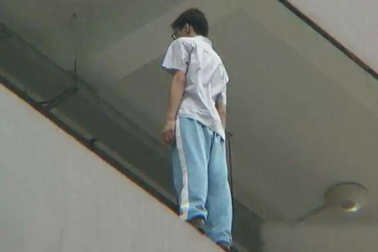 老师罚站学生被拘留在喊冤的同时暴露了淡漠的法律意识