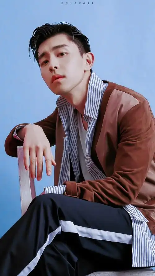 痞帅很少见的风格,但依旧帅气逼人#邓伦