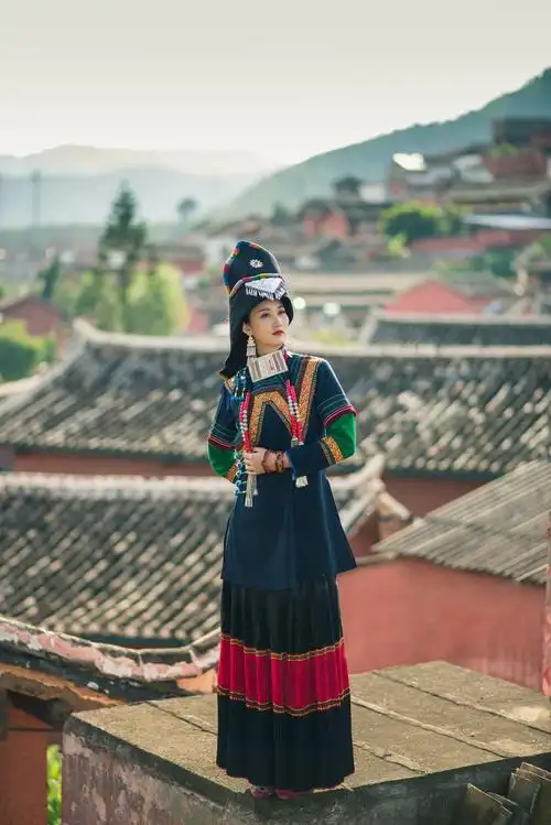 美丽的彝家乡村1米9的彝族的妹子