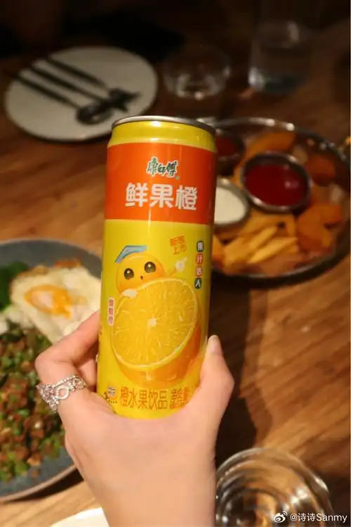 97作为吃货达人他是懂美食搭配的~鲜甜汁爽的康师傅鲜果橙百搭美味